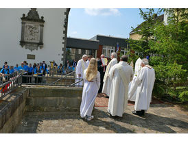 Fronleichnamsprozession durch die Straßen von Naumburg (Foto: Karl-Franz Thiede)